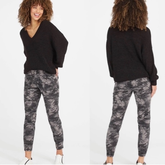 Spanx NWOT Stretch Twill Cargo Camo Jogger size M